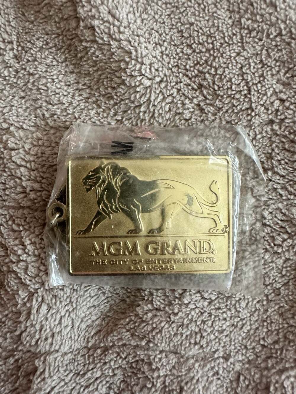 Vintage MGM Grand Las Vegas Lion Logo Gold Tone Metal Keychain
